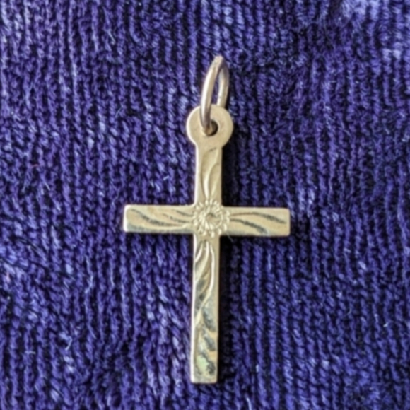 Jewelry - Solid 10K Gold Classic Cross Pendant